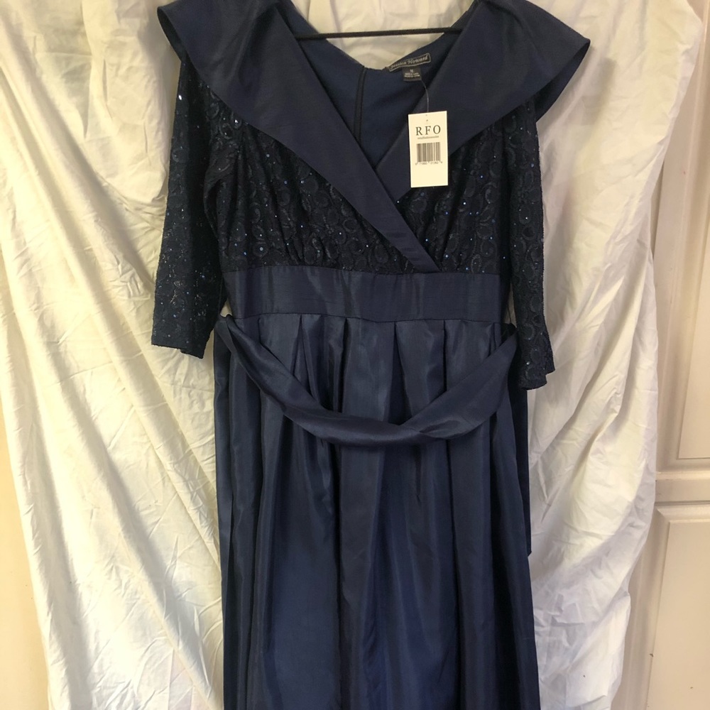 Dark blue long Jessica Howard dress